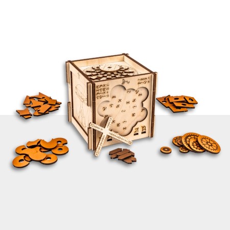 Caja de rompecabezas críptica con compartimentos ocultos en un fondo Caja de rompecabezas críptica con compartimentos ocultos en un fondo