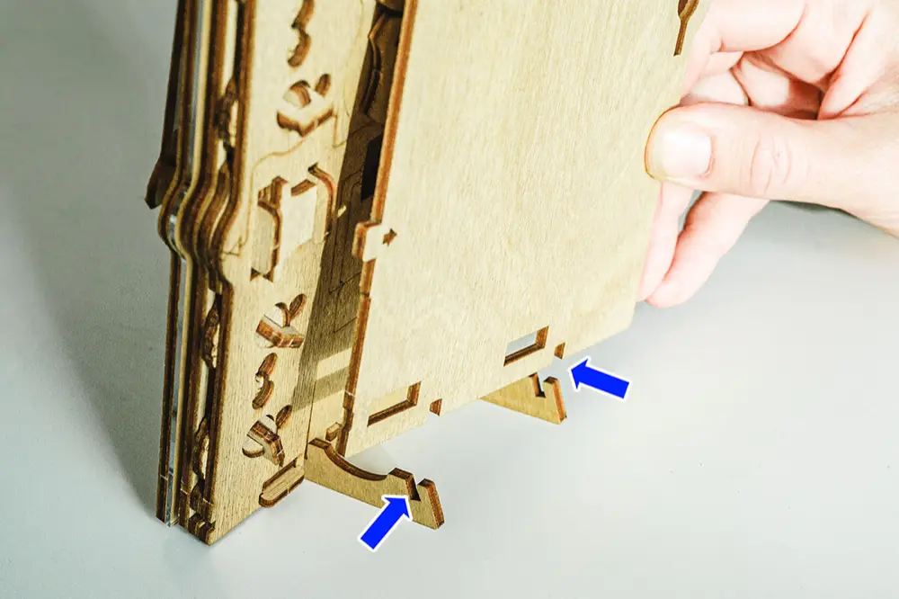 CLUEFRAME – Configuración – Montaje de los soportes y del cierre de seguridad