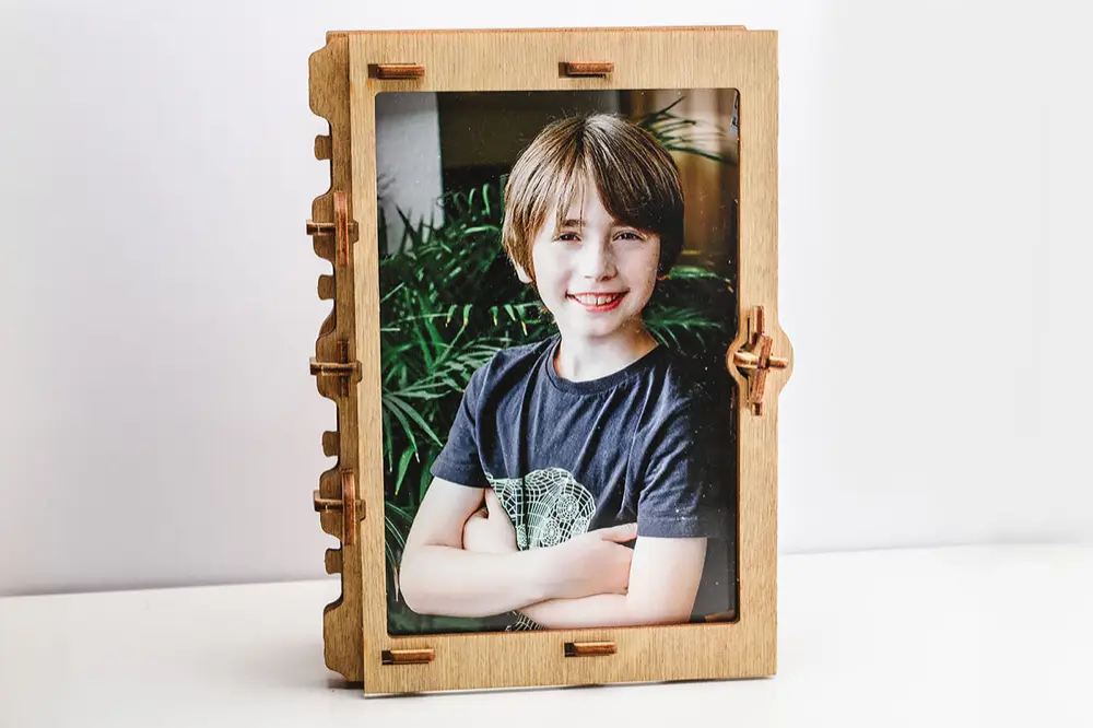 CLUEFRAME – Pistas – Montar los soportes