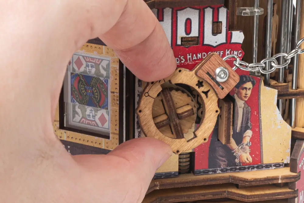 Houdini's Magic Escape – Enigma 4 – Solución