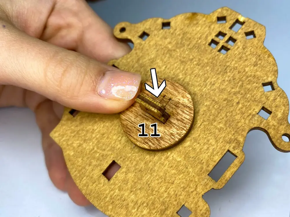 New Year Box – Montaje – Paso 1: Monta la parte delantera