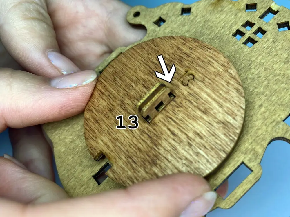 New Year Box – Montaje – Paso 1: Monta la parte delantera