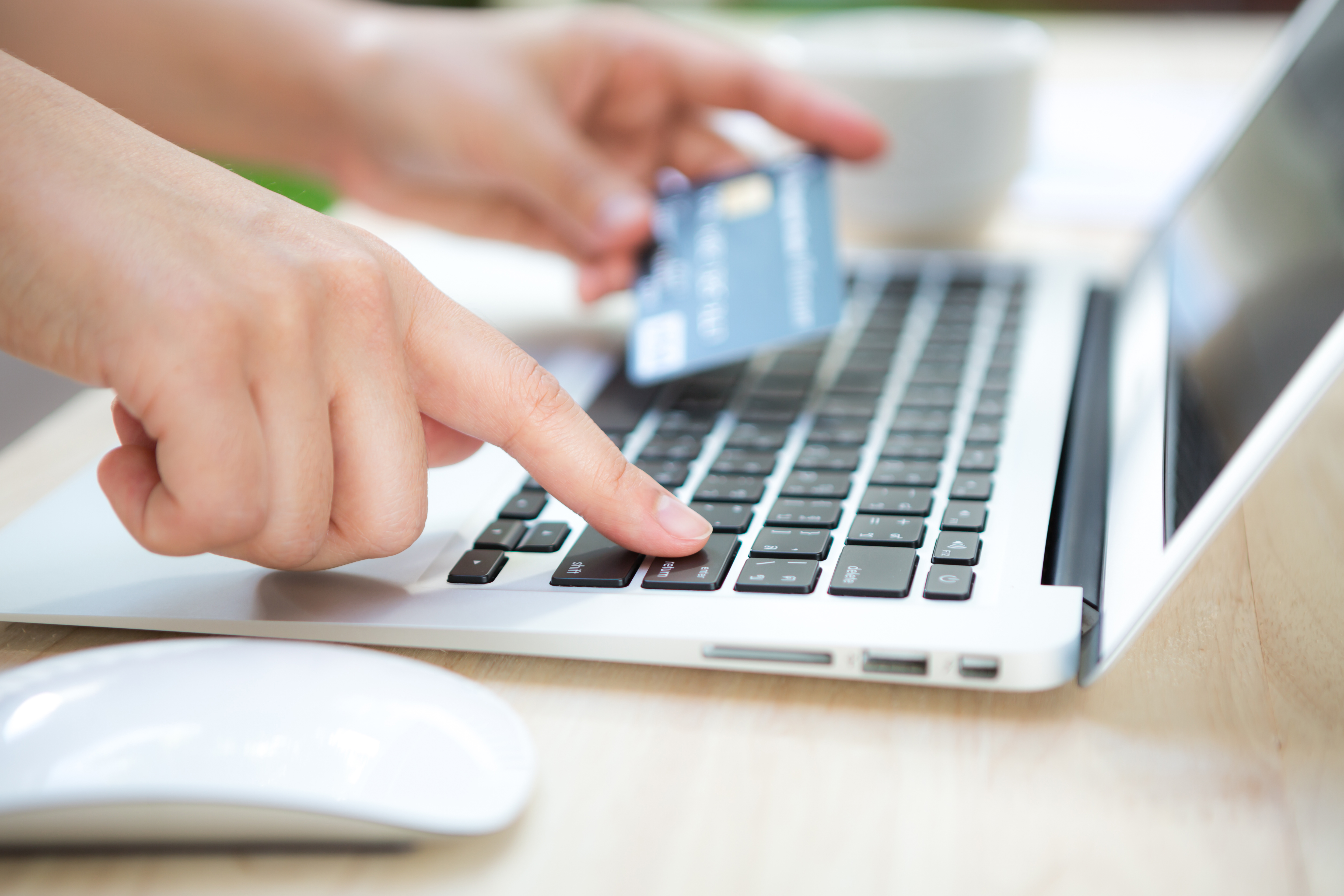 ¿Qué debes de tener en cuenta a la hora de realizar un pago con tarjeta bancaria en nuestra tienda online?
